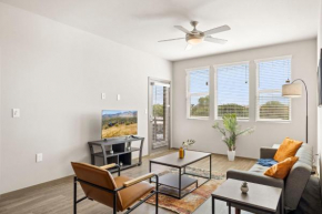 Spacious Westgate CozySuites by stadium with pool 2